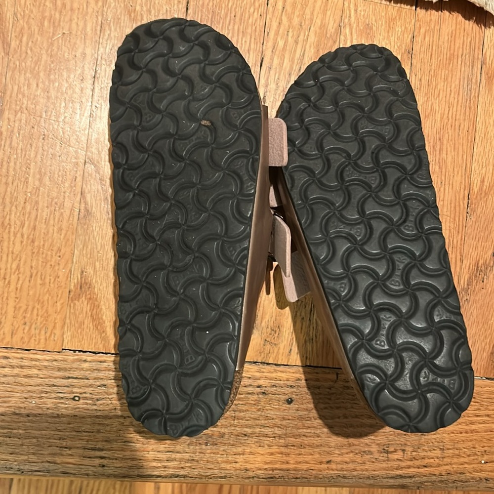 Birkenstock sandals barely worn - Picture 4 of 5